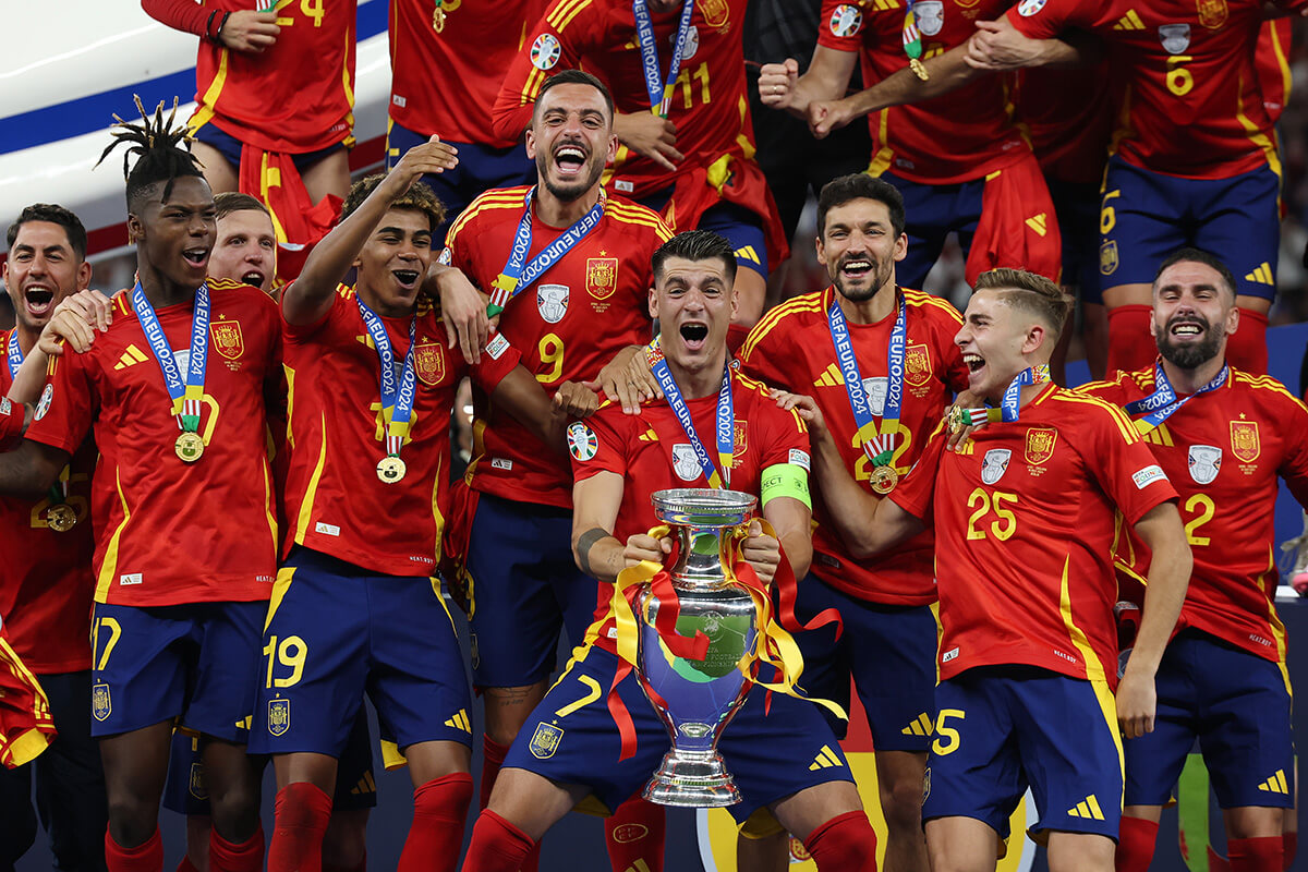 Image showing the Spanish national mens team celebrating the Euros win in the Nations League badge
