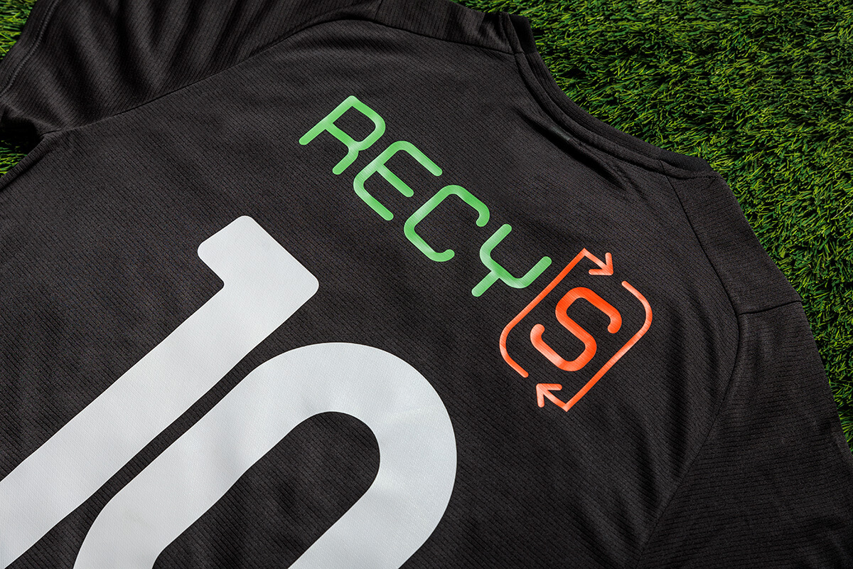 Image showing a shirt with RECYS on the back